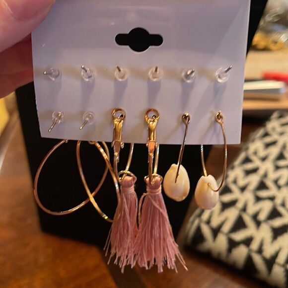 Fashion Earrings.  - Picture 9 of 13